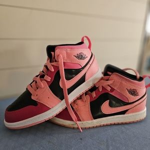 Girls Pink Jordan's